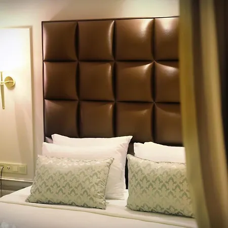 Gaia Hotel *