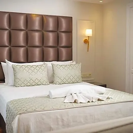 Gaia Hotel *